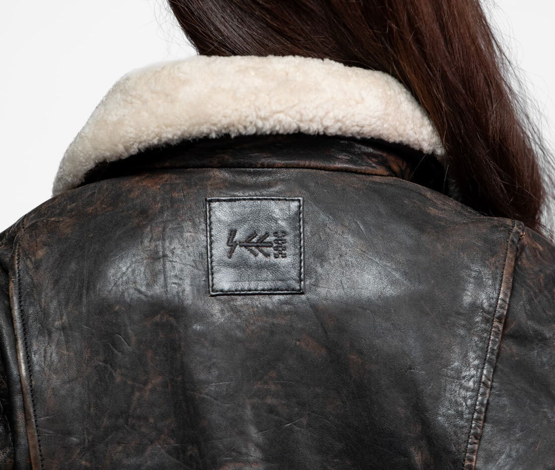 103749-BUTLER-BLACK_10_-min