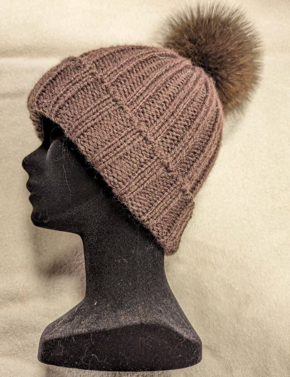 bonnet-marron-cote-pompon-m