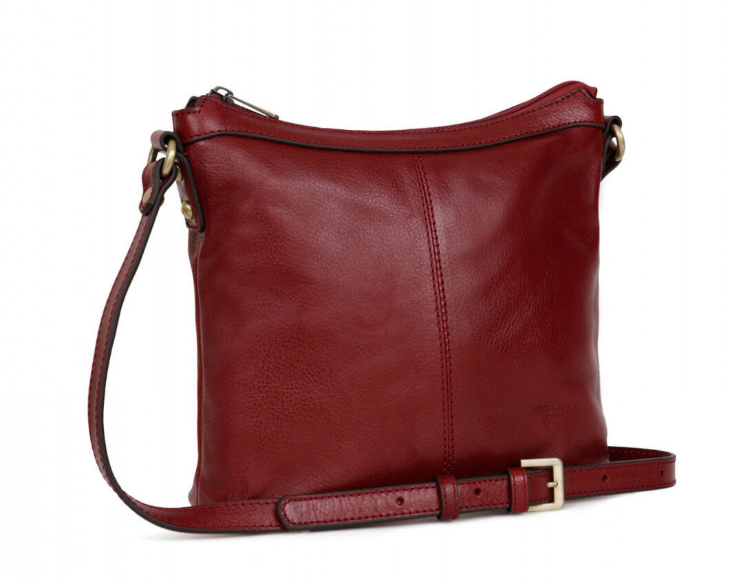 sac-porte-travers-en-cuir-de-vachette-113032 carmin 2