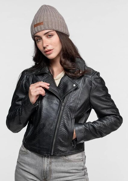 104463-AVA-BLACK_5_-min