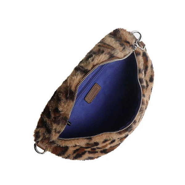 1801-leopard-interieur