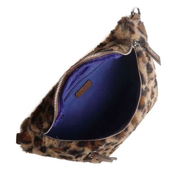 1802-leopard-interieur