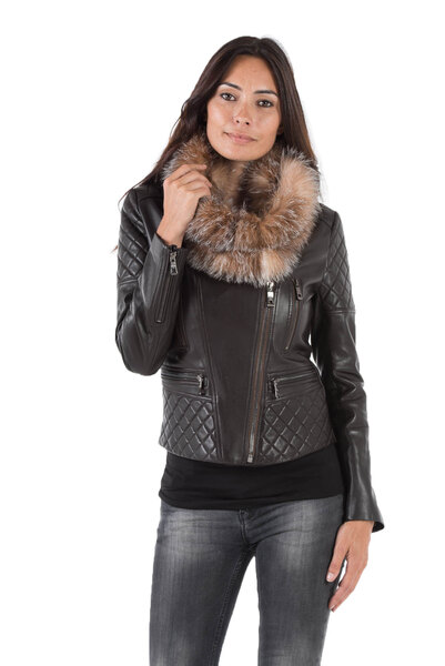 Tour de cou en renard véritable marron fauve pose